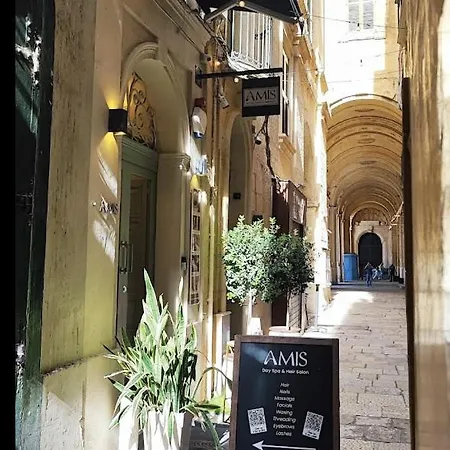 Bastion Corner Close To The Bus Station And Ferry To Valletta