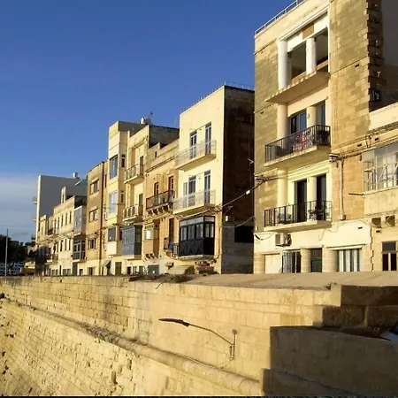 Bastion Corner Close To The Bus Station And Ferry To Valletta דירה *