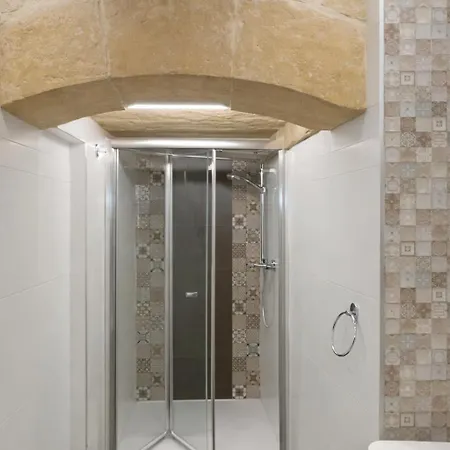 Bastion Corner Close To The Bus Station And Ferry To Valletta * סנגלאה