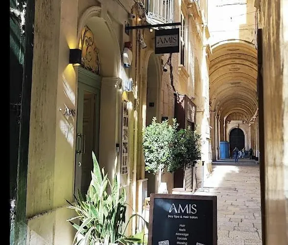 Bastion Corner Close To The Bus Station And Ferry To Valletta